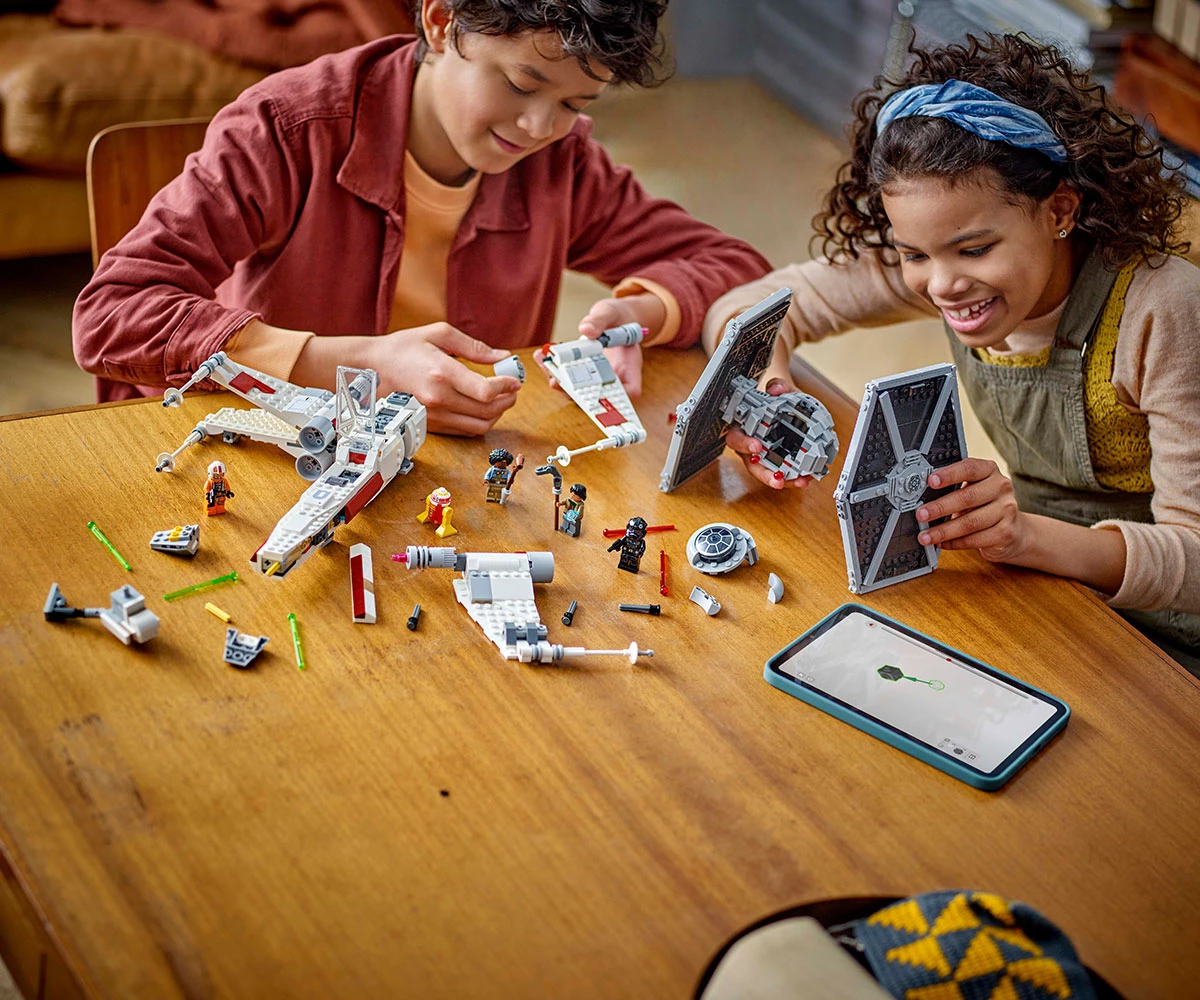 Детски комплект за игра LEGO® Star Wars™ 75393 - Пакет с гости TIE Fighter & X-Wing thumb 4 Конструктор ЛЕГО Star Wars 75393 thumb 4