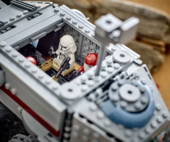 Детски комплект за игра LEGO® Star Wars™ 75413 – Бронетранспортьор на Републиката