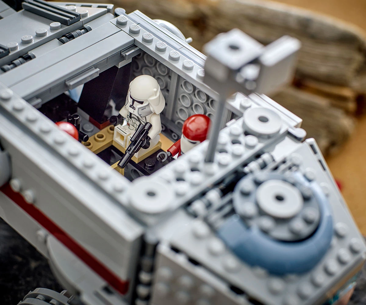 Детски комплект за игра LEGO® Star Wars™ 75413 - Бронетранспортьор на Републиката thumb 11 LEGO® Star Wars™ 75413 - Republic Juggernaut thumb 11
