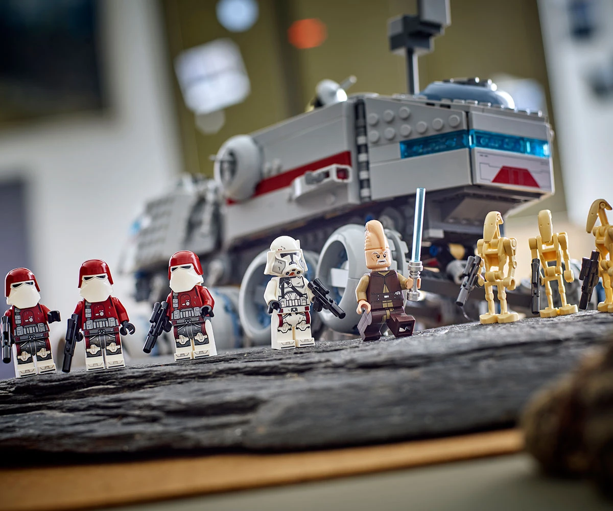 Детски комплект за игра LEGO® Star Wars™ 75413 - Бронетранспортьор на Републиката thumb 12 LEGO® Star Wars™ 75413 - Republic Juggernaut thumb 12