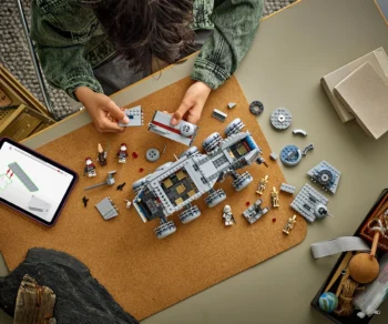 Детски комплект за игра LEGO® Star Wars™ 75413 – Бронетранспортьор на Републиката