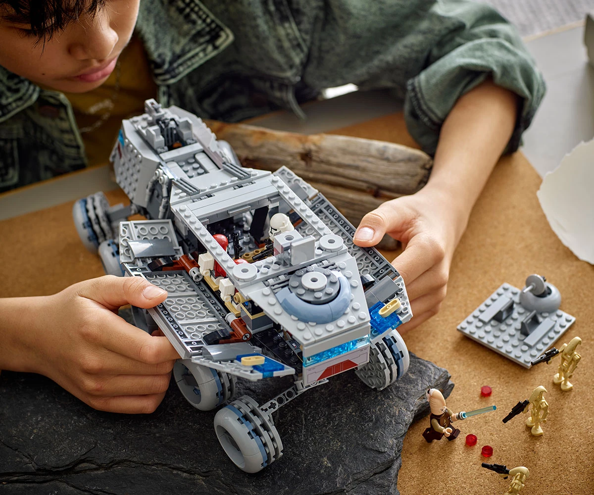 Детски комплект за игра LEGO® Star Wars™ 75413 - Бронетранспортьор на Републиката thumb 8 LEGO® Star Wars™ 75413 - Republic Juggernaut thumb 8