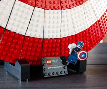 Детски комплект за игра LEGO® Marvel Super Heroes 76262 – Щитът на Капитан Америка