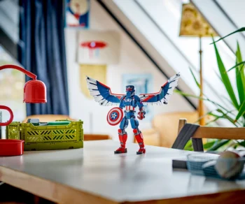 Детски комплект за игра LEGO® Marvel 76296 – Нова фигура за изграждане на Капитан Америка