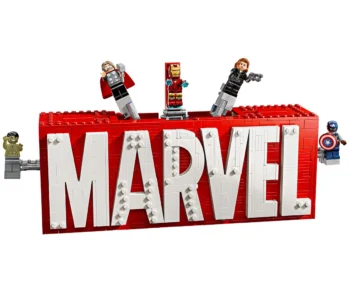 Детски комплект за игра LEGO® Marvel 76313 – Лого на MARVEL и минифигури