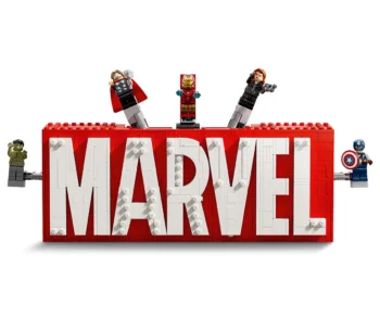 Детски комплект за игра LEGO® Marvel 76313 – Лого на MARVEL и минифигури