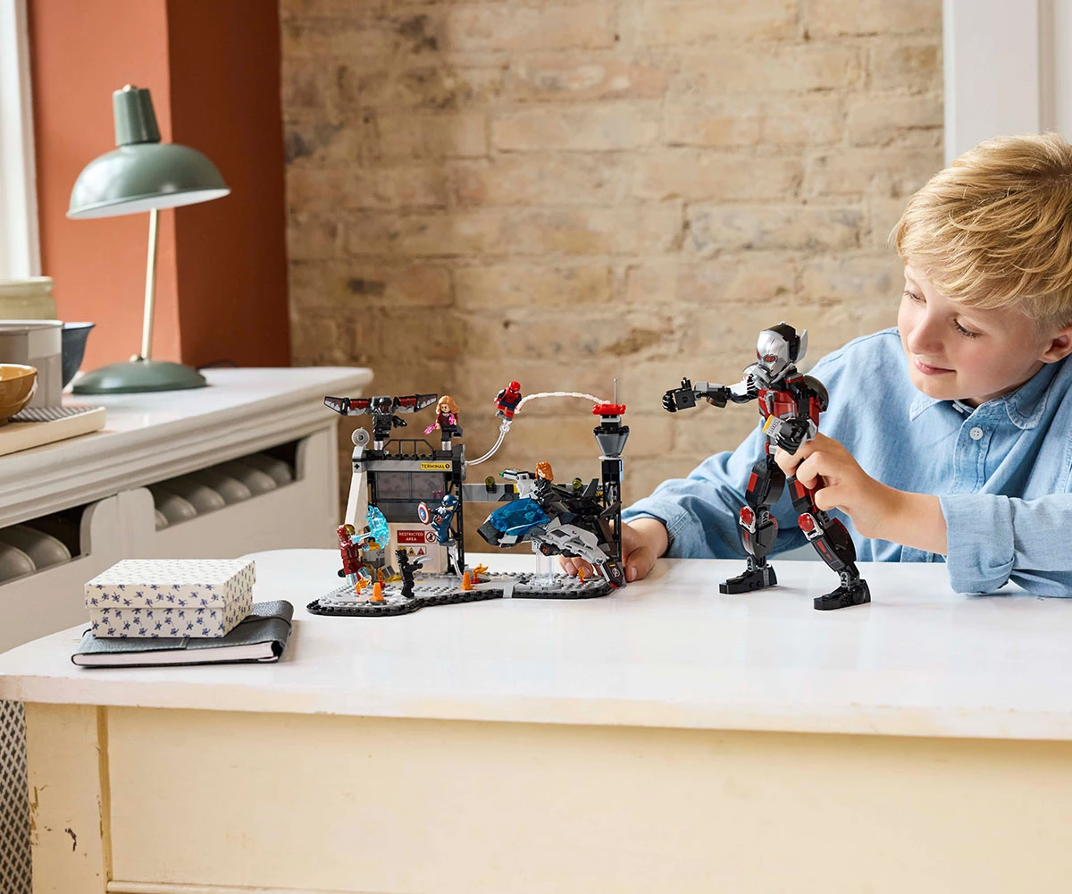 Детски комплект за игра LEGO® Marvel 76314 - Екшън битка от Първият отмъстител: Войната на героите thumb 7 Конструктор ЛЕГО Marvel 76314 thumb 7