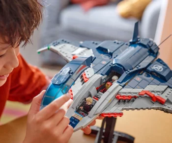 Детски комплект за игра LEGO® Marvel Super Heroes 76325 – Отмъстителите: Ерата на Ултрон Куинджет