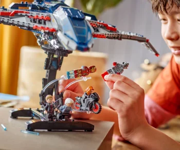 Детски комплект за игра LEGO® Marvel Super Heroes 76325 – Отмъстителите: Ерата на Ултрон Куинджет