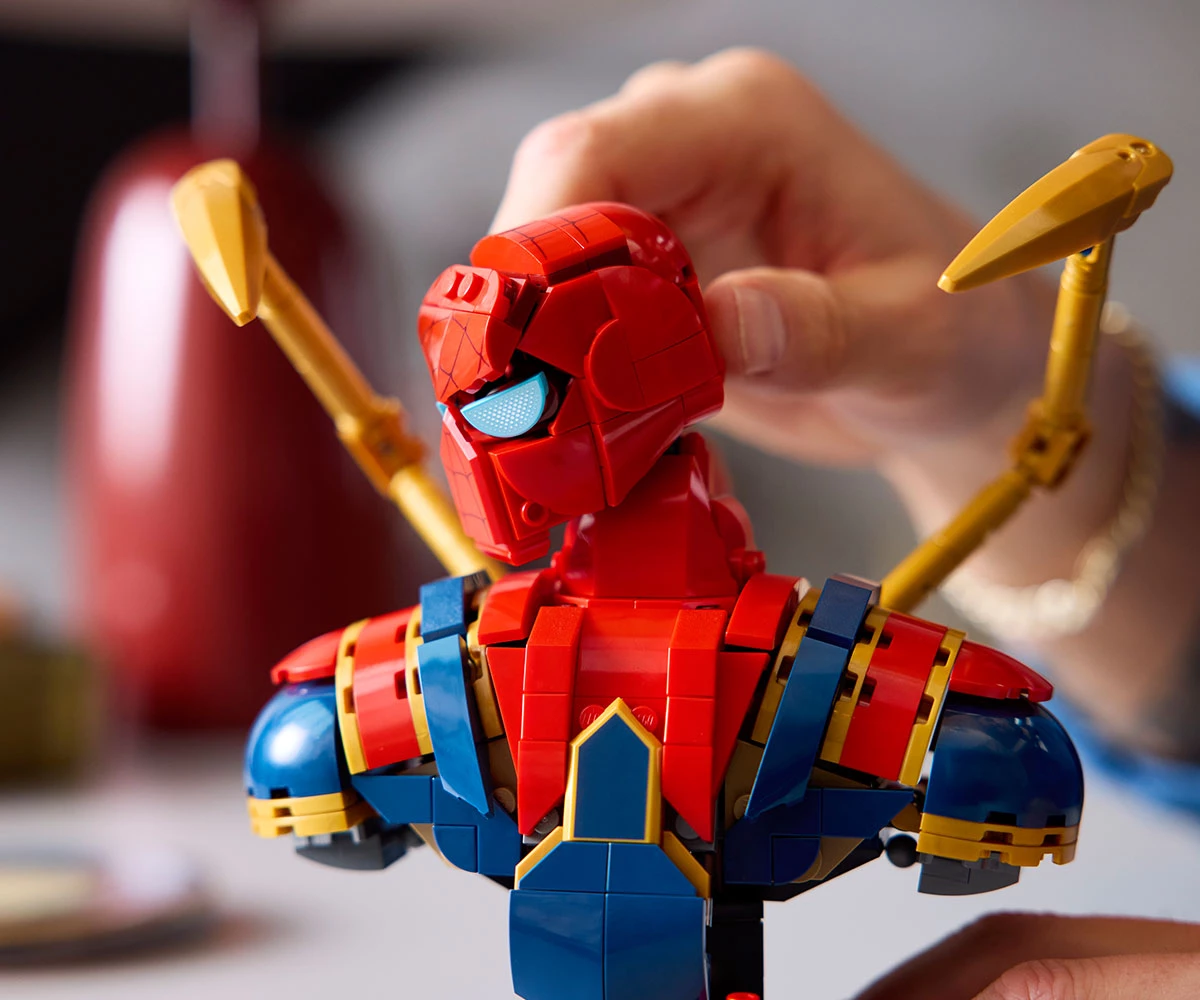 Детски комплект за игра LEGO® Marvel Super Heroes 76326 - Бюст на Железния Спайдърмен thumb 10 LEGO® Marvel Super Heroes 76326 - Iron Spider-Man Bust thumb 10