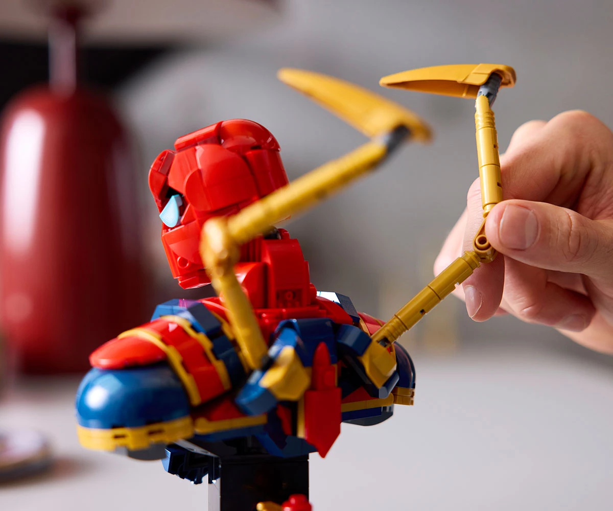Детски комплект за игра LEGO® Marvel Super Heroes 76326 - Бюст на Железния Спайдърмен thumb 6 LEGO® Marvel Super Heroes 76326 - Iron Spider-Man Bust thumb 6