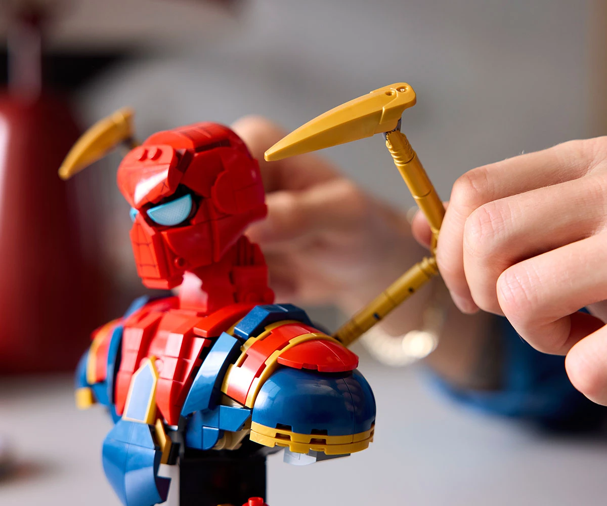 Детски комплект за игра LEGO® Marvel Super Heroes 76326 - Бюст на Железния Спайдърмен thumb 7 LEGO® Marvel Super Heroes 76326 - Iron Spider-Man Bust thumb 7