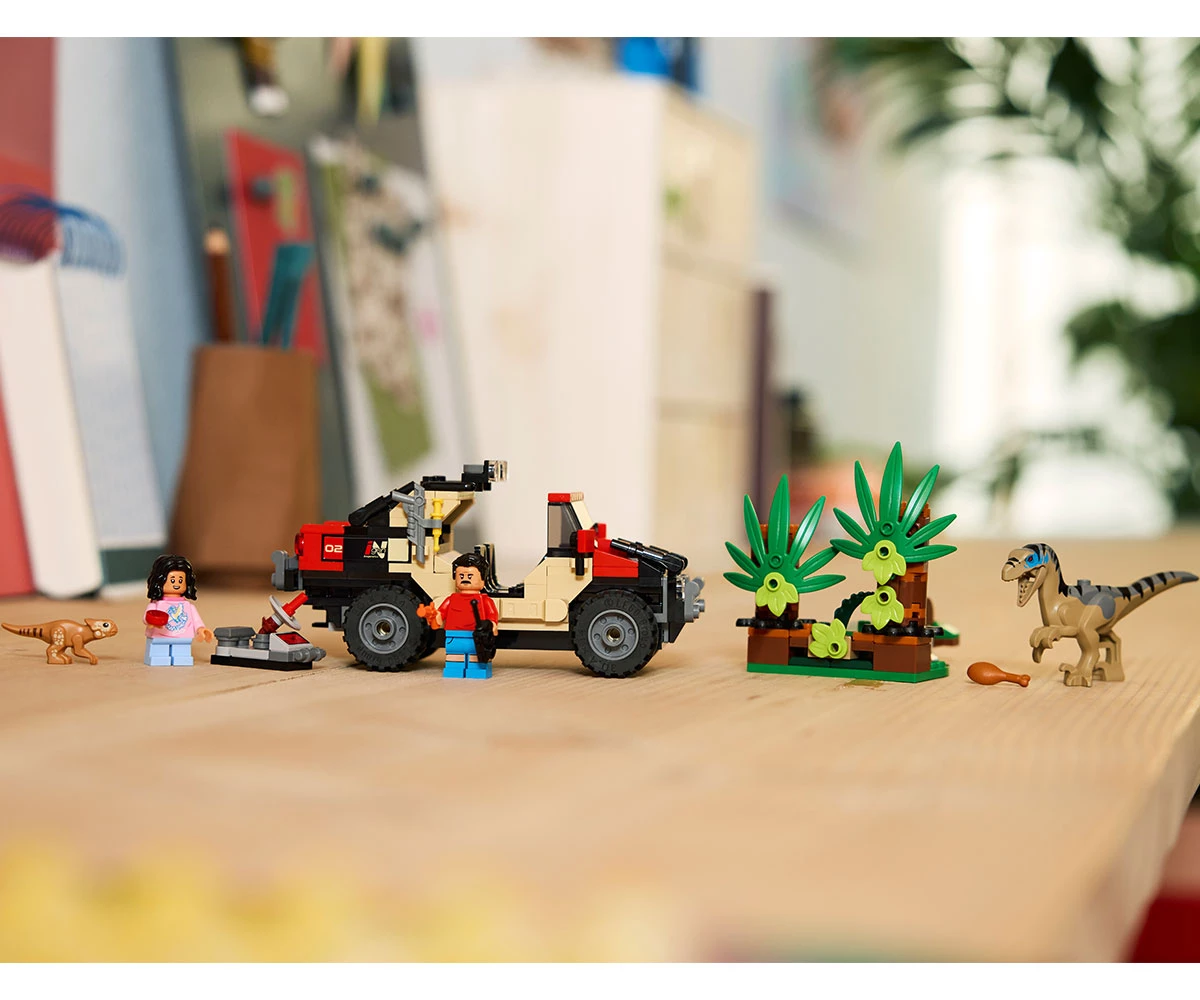 Детски комплект за игра LEGO® Jurassic World™ 76972 - Офроуд бягство на раптор thumb 8 LEGO® Jurassic World™ 76972 - Raptor Off-Road Escape thumb 8