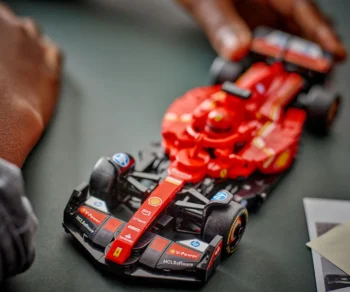 Детски комплект за игра LEGO® Speed Champions 77242 – F1® Болид Ferrari SF-24