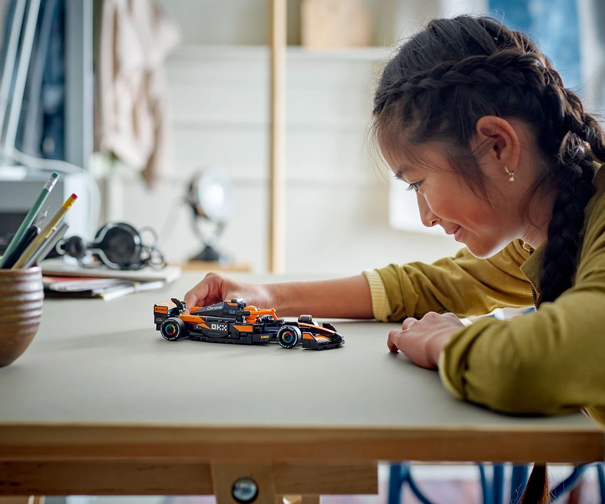 Детски комплект за игра LEGO® Speed Champions 77251 - Болид McLaren F1® Team MCL38 thumb 10 Конструктор ЛЕГО Speed Champions 77251 thumb 10