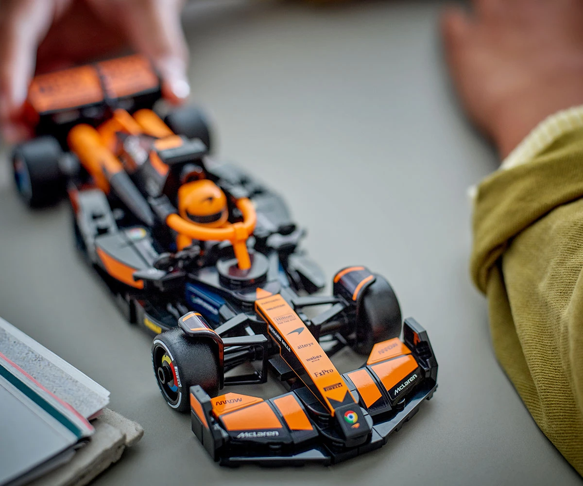 Детски комплект за игра LEGO® Speed Champions 77251 - Болид McLaren F1® Team MCL38 thumb 13 Конструктор ЛЕГО Speed Champions 77251 thumb 13