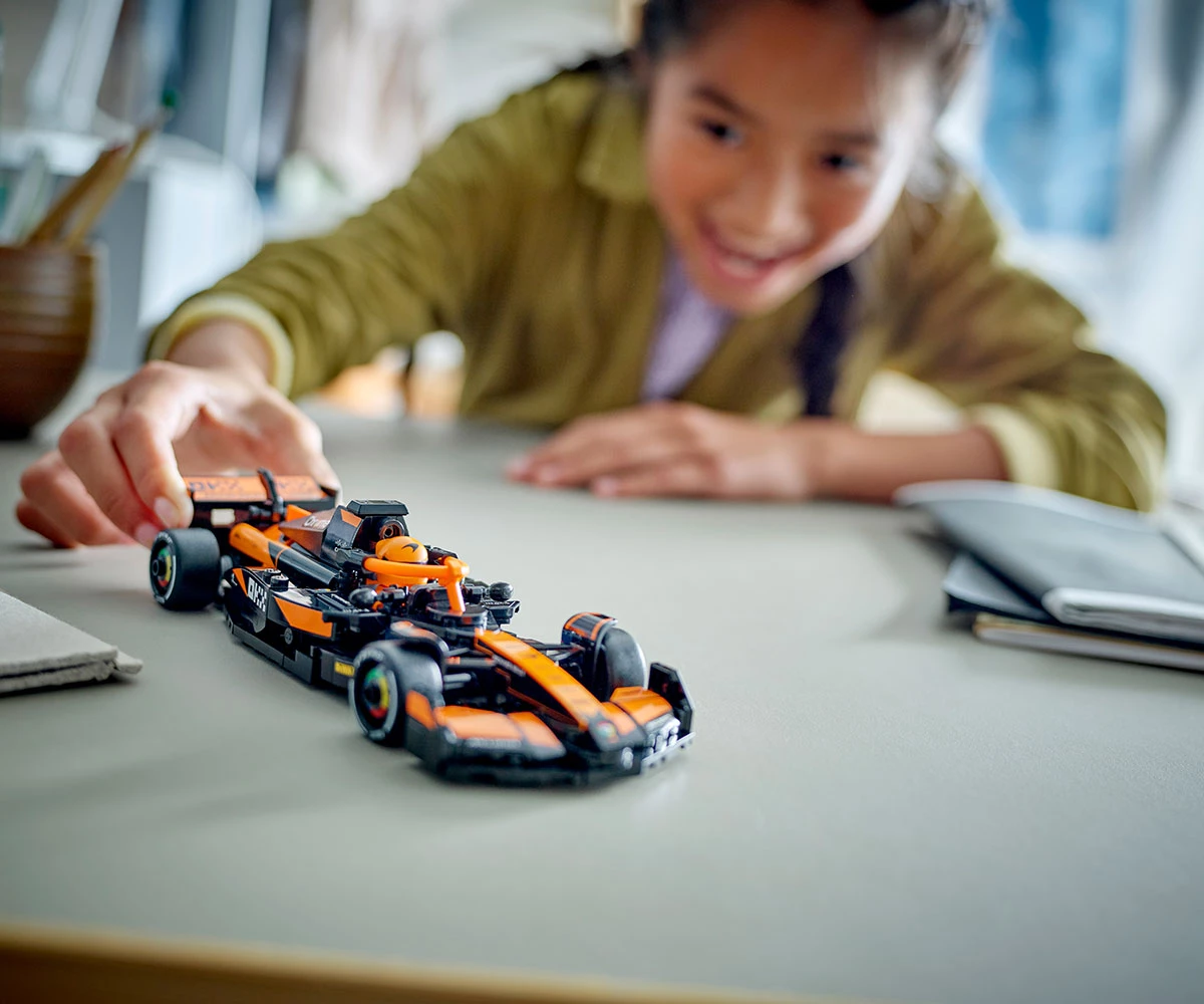 Детски комплект за игра LEGO® Speed Champions 77251 - Болид McLaren F1® Team MCL38 thumb 14 Конструктор ЛЕГО Speed Champions 77251 thumb 14