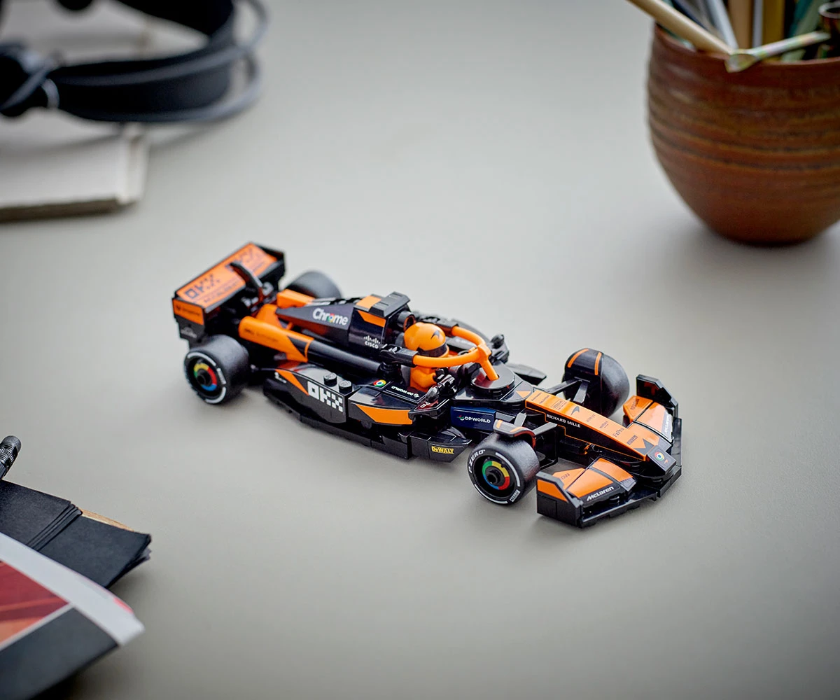 Детски комплект за игра LEGO® Speed Champions 77251 - Болид McLaren F1® Team MCL38 thumb 15 Конструктор ЛЕГО Speed Champions 77251 thumb 15