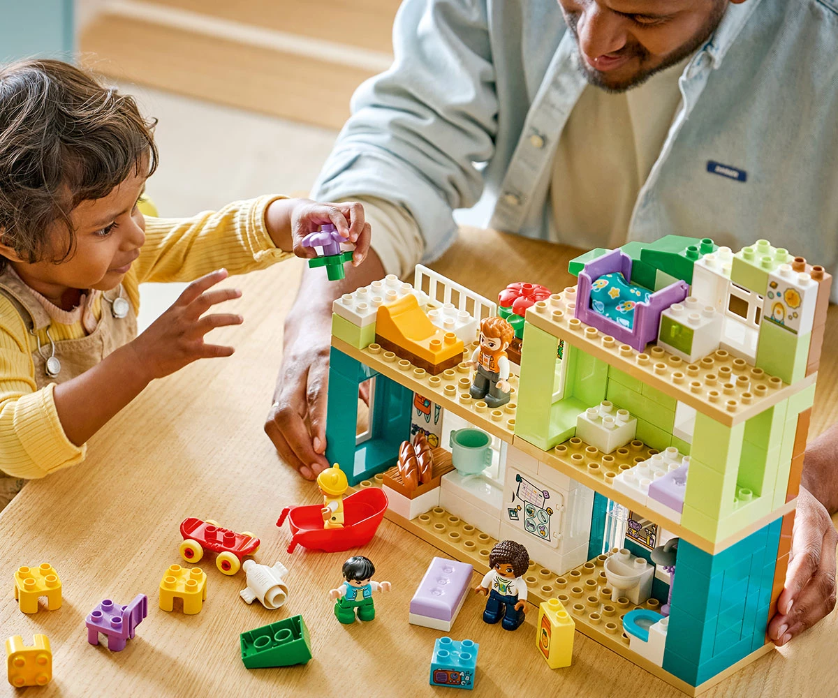 Детски комплект за игра LEGO® DUPLO 10470 - Модерна семейна къща 3 в 1 с фигури thumb 4 LEGO® DUPLO 10470 - 3 In 1 Modern Family House With Figures thumb 4