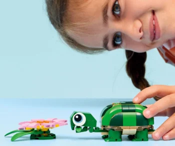 Детски комплект за игра LEGO® Creator 31377 – Костенурка с цвят на водна лилия