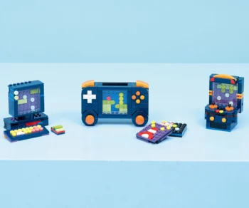 Детски комплект за игра LEGO® Creator 31380 – Ретро конзола за игри