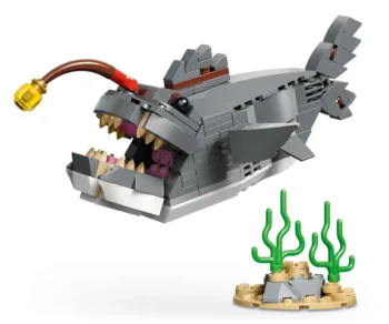Детски комплект за игра LEGO® Creator 31381 – Свирепа акула със сандък със съкровище