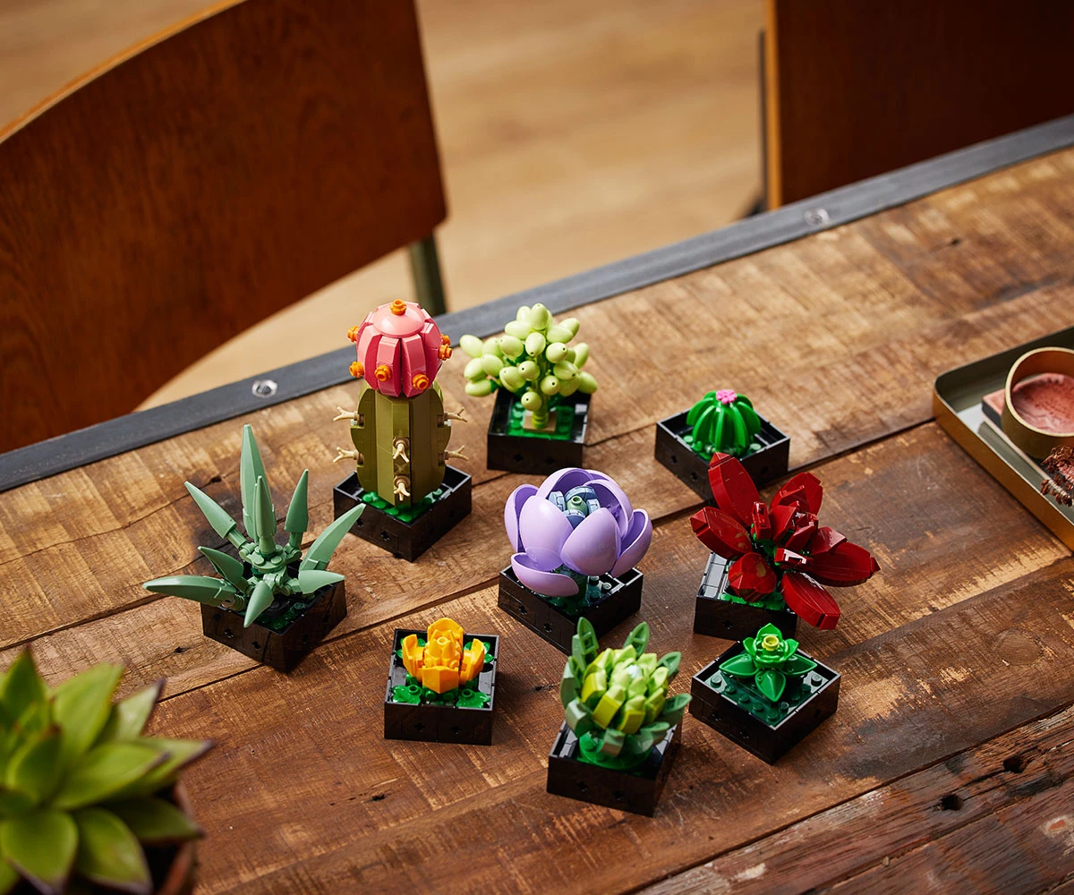Детски комплект за игра LEGO® Icons 10309 - Сукуленти thumb 17 LEGO® Icons 10309 - Succulents thumb 17