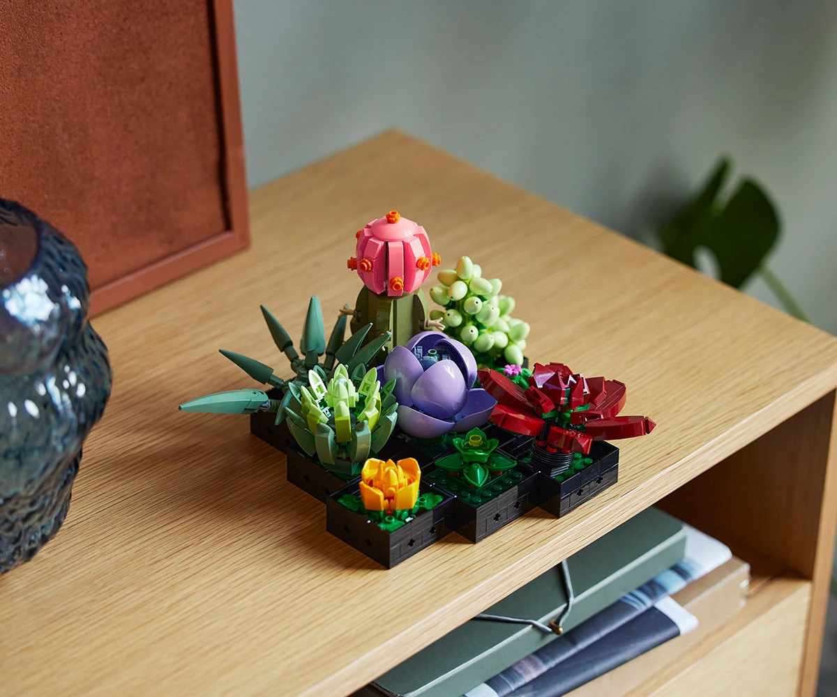 Детски комплект за игра LEGO® Icons 10309 - Сукуленти thumb 20 LEGO® Icons 10309 - Succulents thumb 20