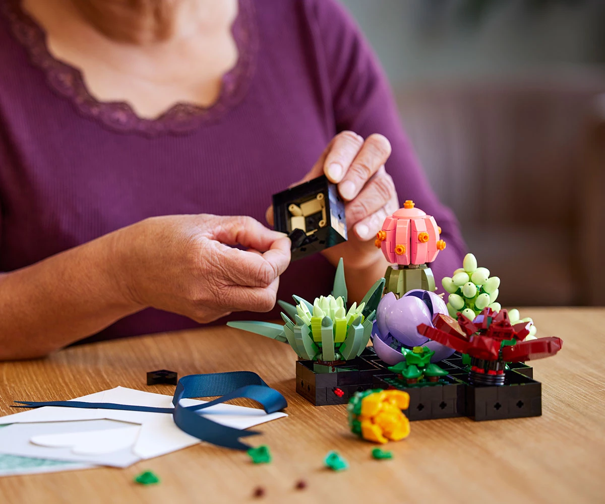 Детски комплект за игра LEGO® Icons 10309 - Сукуленти thumb 5 LEGO® Icons 10309 - Succulents thumb 5