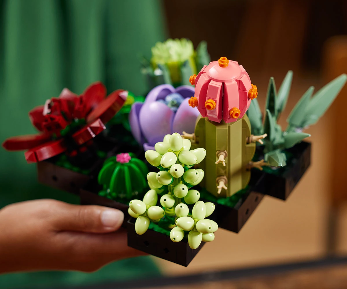 Детски комплект за игра LEGO® Icons 10309 - Сукуленти thumb 8 LEGO® Icons 10309 - Succulents thumb 8