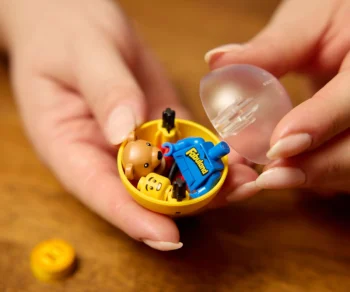 Детски комплект за игра LEGO® Ideas 21358 – Вендинг машина за минифигури