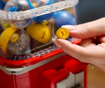 Детски комплект за игра LEGO® Ideas 21358 – Вендинг машина за минифигури