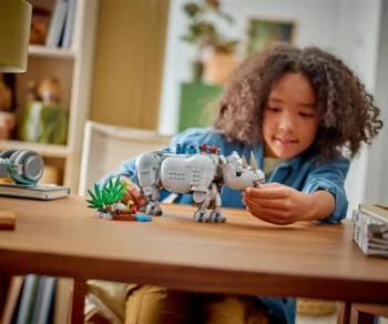 Детски комплект за игра LEGO® Creator 31171 – Диви животни: Величествен носорог с птици
