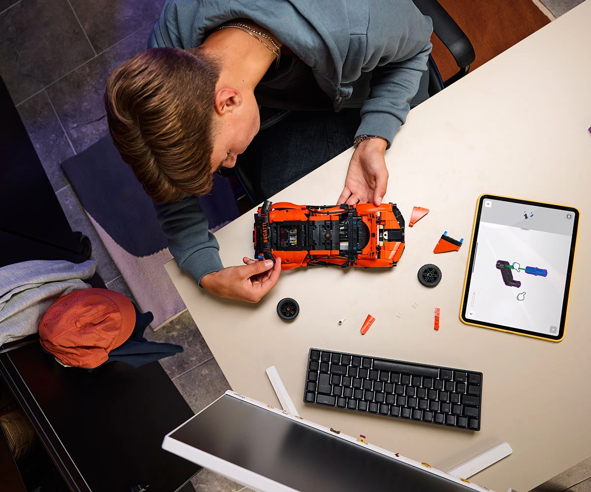 Детски комплект за игра LEGO® Technic 42222 - Спортна хиперкола BUGATTI Bugatti Chiron PUP Sport thumb 9 LEGO® Technic 42222 - Bugatti Chiron Pur Sport Hypercar thumb 9