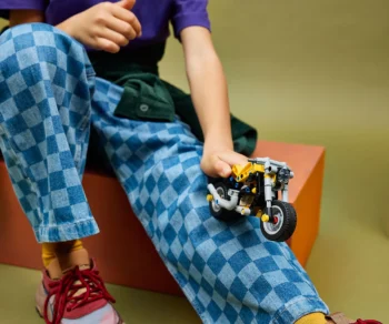 Детски комплект за игра LEGO® Technic 42225 – Жълт мотоциклет