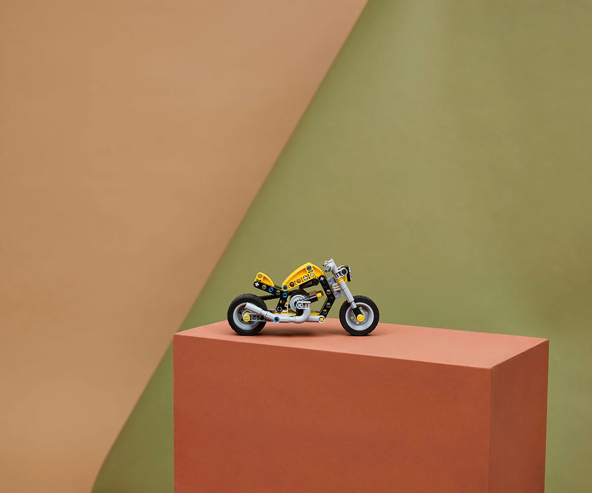 Детски комплект за игра LEGO® Technic 42225 - Жълт мотоциклет thumb 11 LEGO® Technic 42225 - Yellow Motorcycle thumb 11