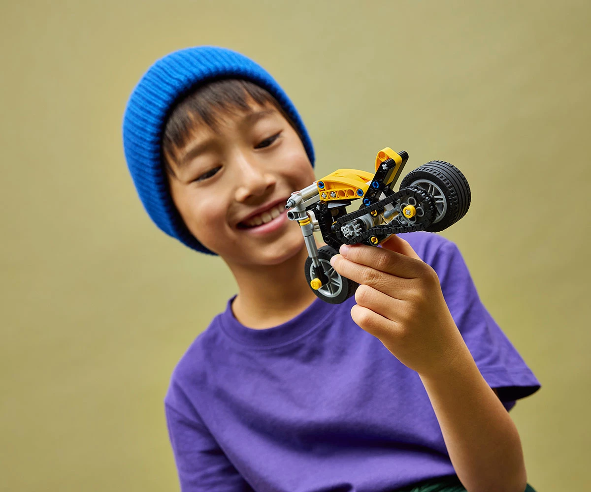 Детски комплект за игра LEGO® Technic 42225 - Жълт мотоциклет thumb 8 LEGO® Technic 42225 - Yellow Motorcycle thumb 8