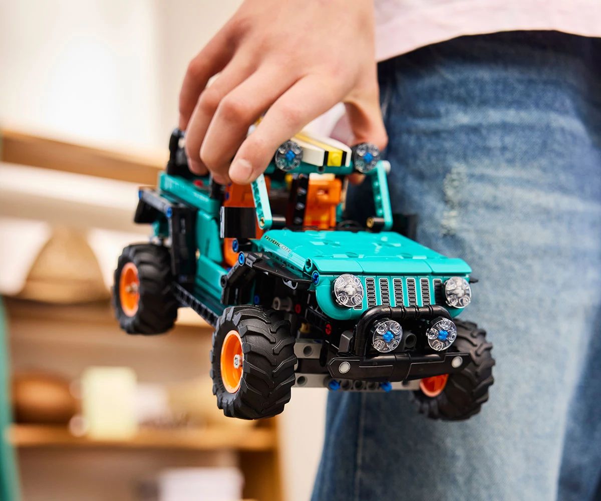 Детски комплект за игра LEGO® Technic 42227 - Джип Jeep® Wrangler Rubicon thumb 10 LEGO® Technic 42227 - Jeep® Wrangler Rubicon SUV thumb 10