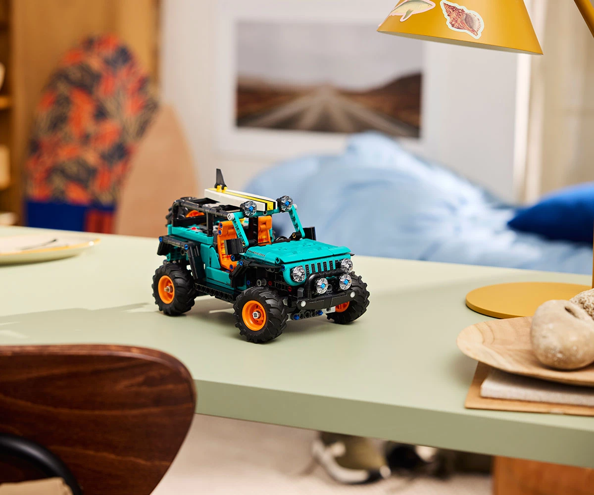 Детски комплект за игра LEGO® Technic 42227 - Джип Jeep® Wrangler Rubicon thumb 11 LEGO® Technic 42227 - Jeep® Wrangler Rubicon SUV thumb 11