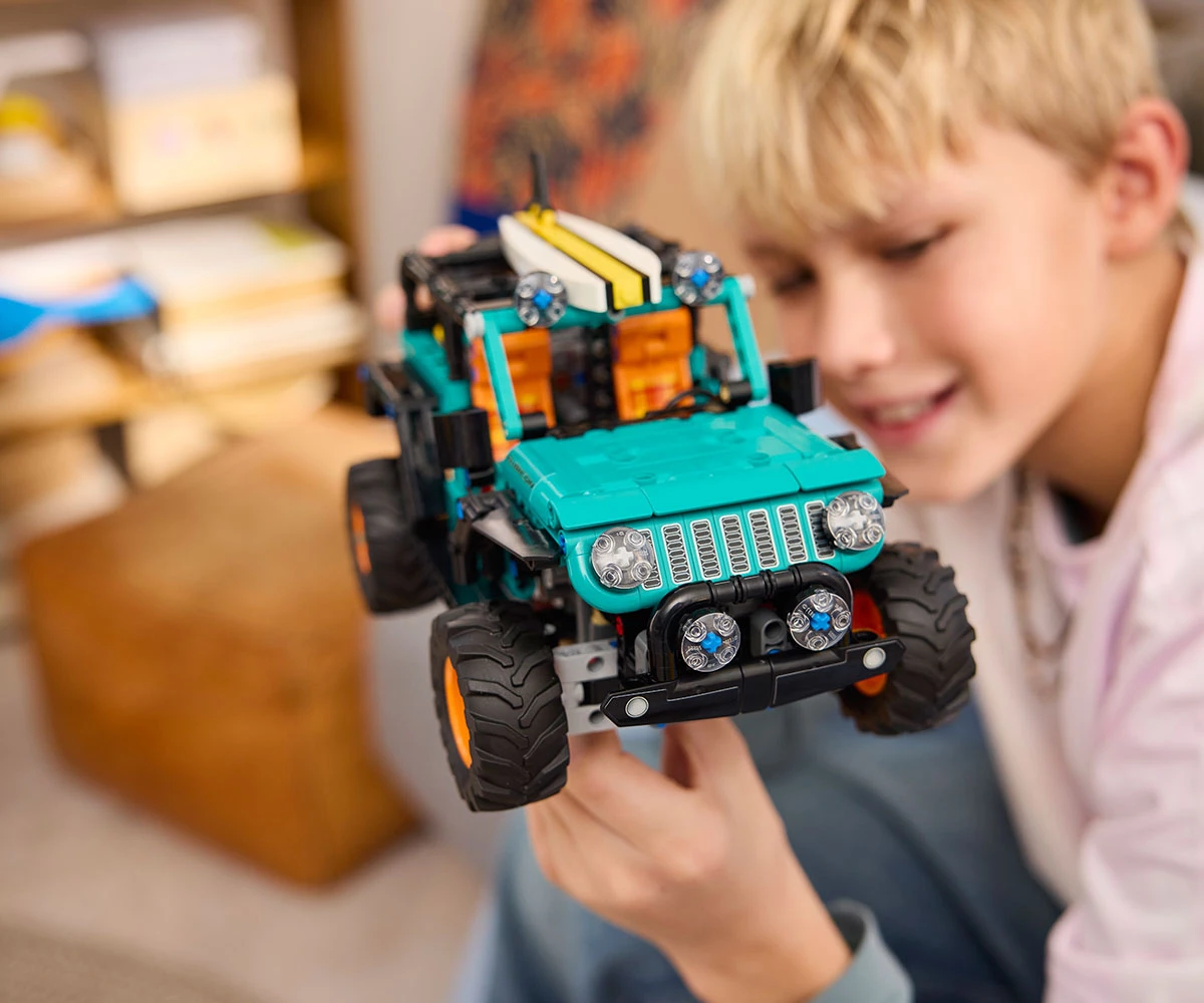 Детски комплект за игра LEGO® Technic 42227 - Джип Jeep® Wrangler Rubicon thumb 9 LEGO® Technic 42227 - Jeep® Wrangler Rubicon SUV thumb 9