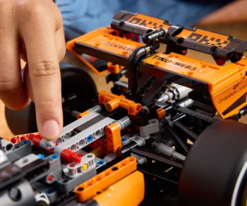 Детски комплект за игра LEGO® Technic 42228 – Кола McLaren MCL39 F1®