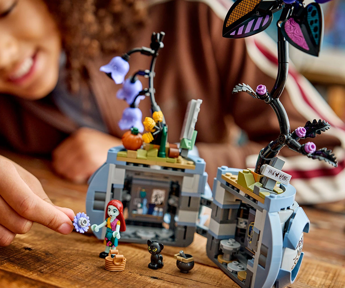 Детски комплект за игра LEGO® Disney™ 43288 - Цветето на Сали thumb 11 LEGO® Disney™ 43288 - Sally's Flowerpot thumb 11