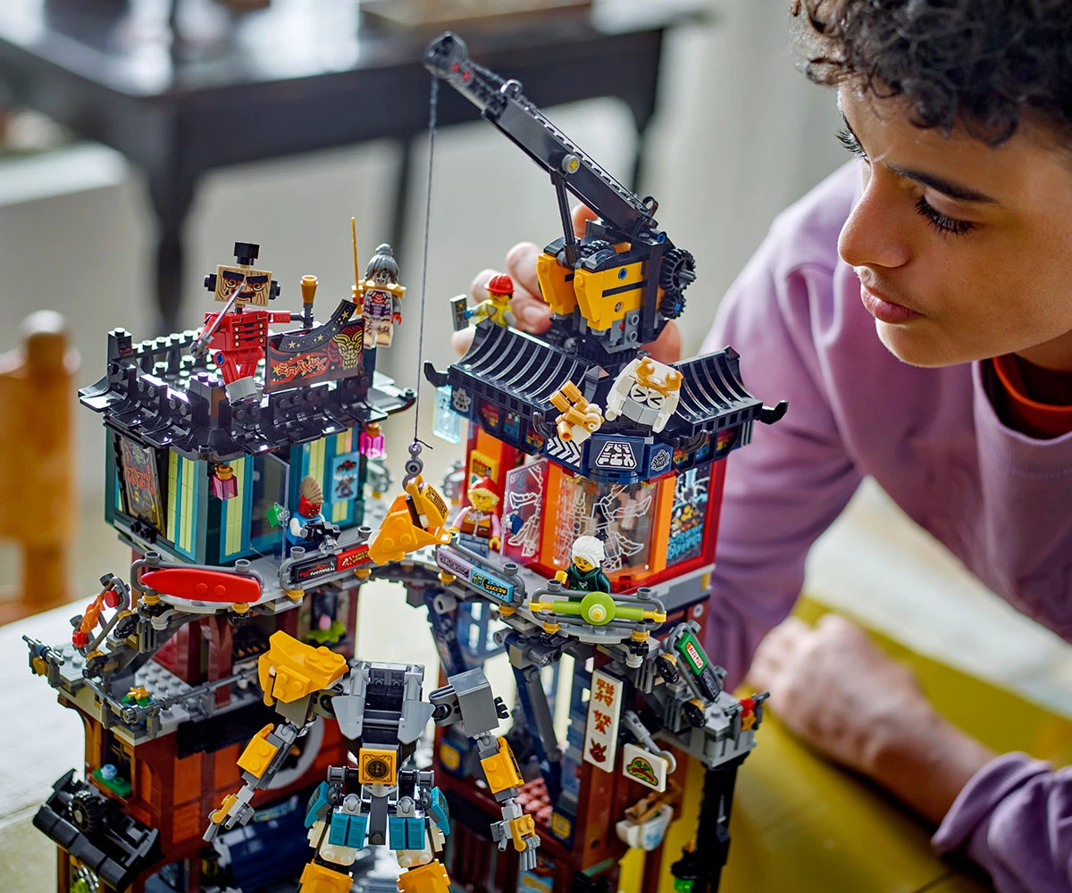 Детски комплект за игра LEGO® NINJAGO 71837 - Работилници в NINJAGO® City thumb 9 LEGO® NINJAGO 71837 - NINJAGO® City workshops thumb 9