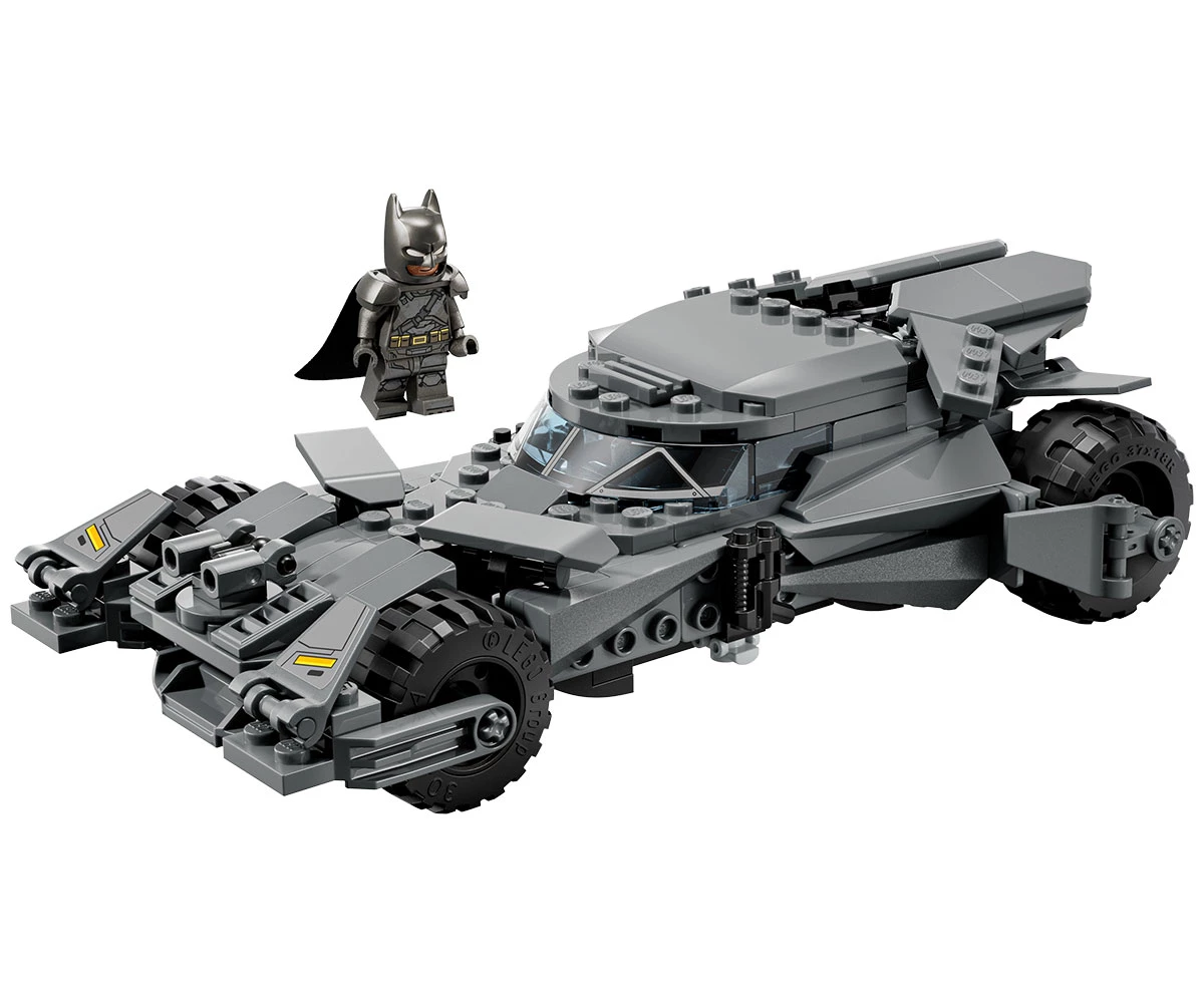 Детски комплект за игра LEGO® DC Comics Super Heroes 76331 - Батман срещу Супермен: Батмобил thumb 3 LEGO® DC Comics Super Heroes 76331 - Batman v Superman™ Batmobile™ thumb 3