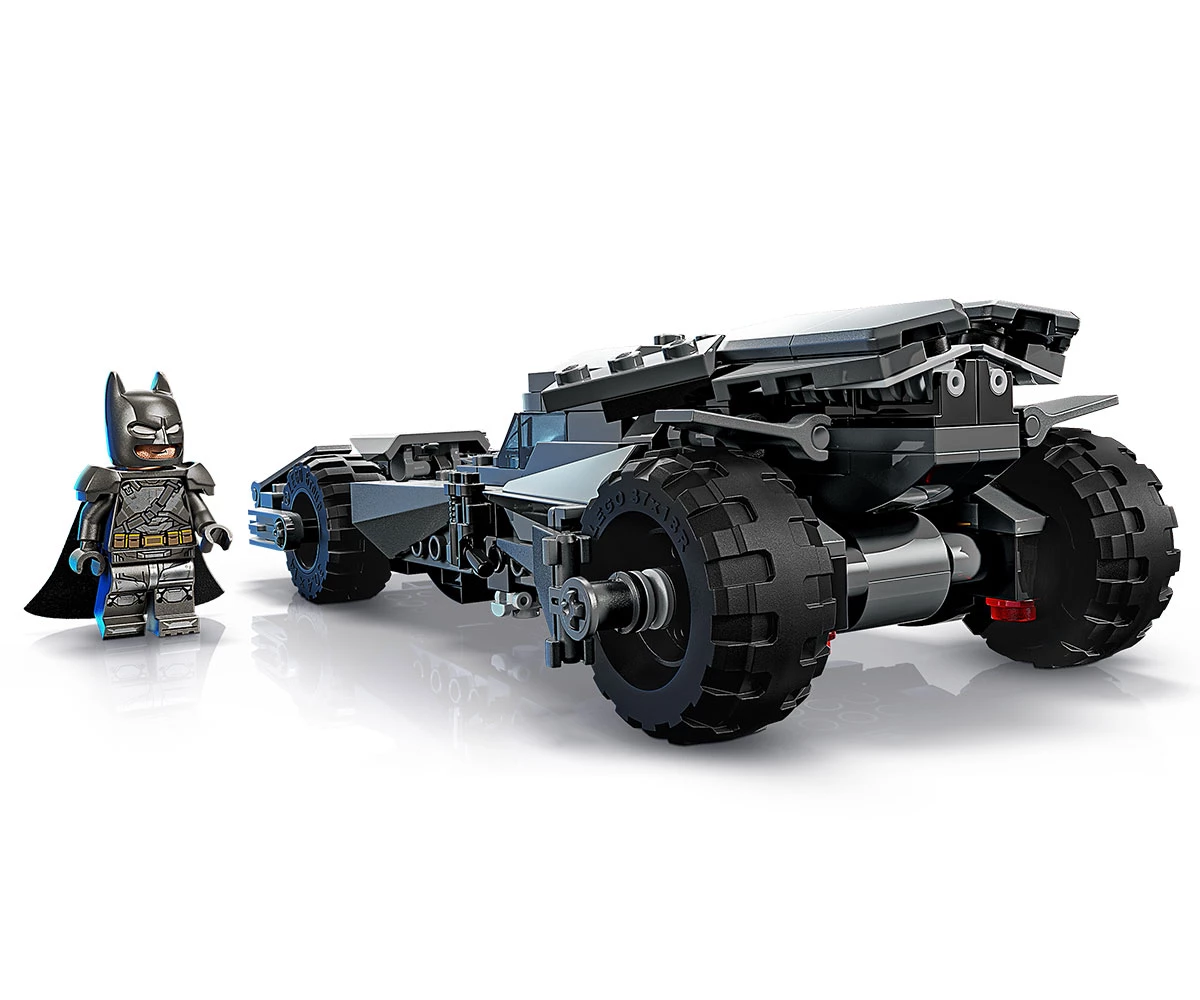 Детски комплект за игра LEGO® DC Comics Super Heroes 76331 - Батман срещу Супермен: Батмобил thumb 4 LEGO® DC Comics Super Heroes 76331 - Batman v Superman™ Batmobile™ thumb 4