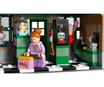 Детски комплект за игра LEGO® Harry Potter 76457 – Село Хогсмийд – за колекционери