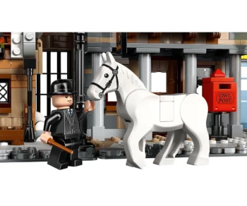 Детски комплект за игра LEGO® Harry Potter 76457 – Село Хогсмийд – за колекционери